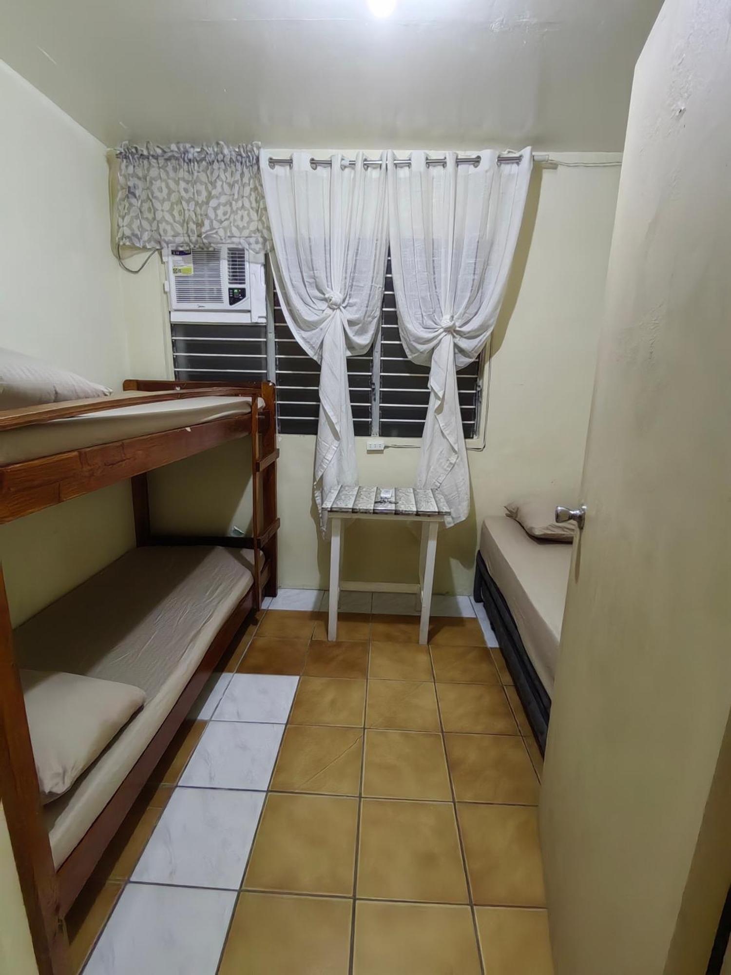Iloilo Business Park Area Backpackers Place Aircon 2 Exteriör bild