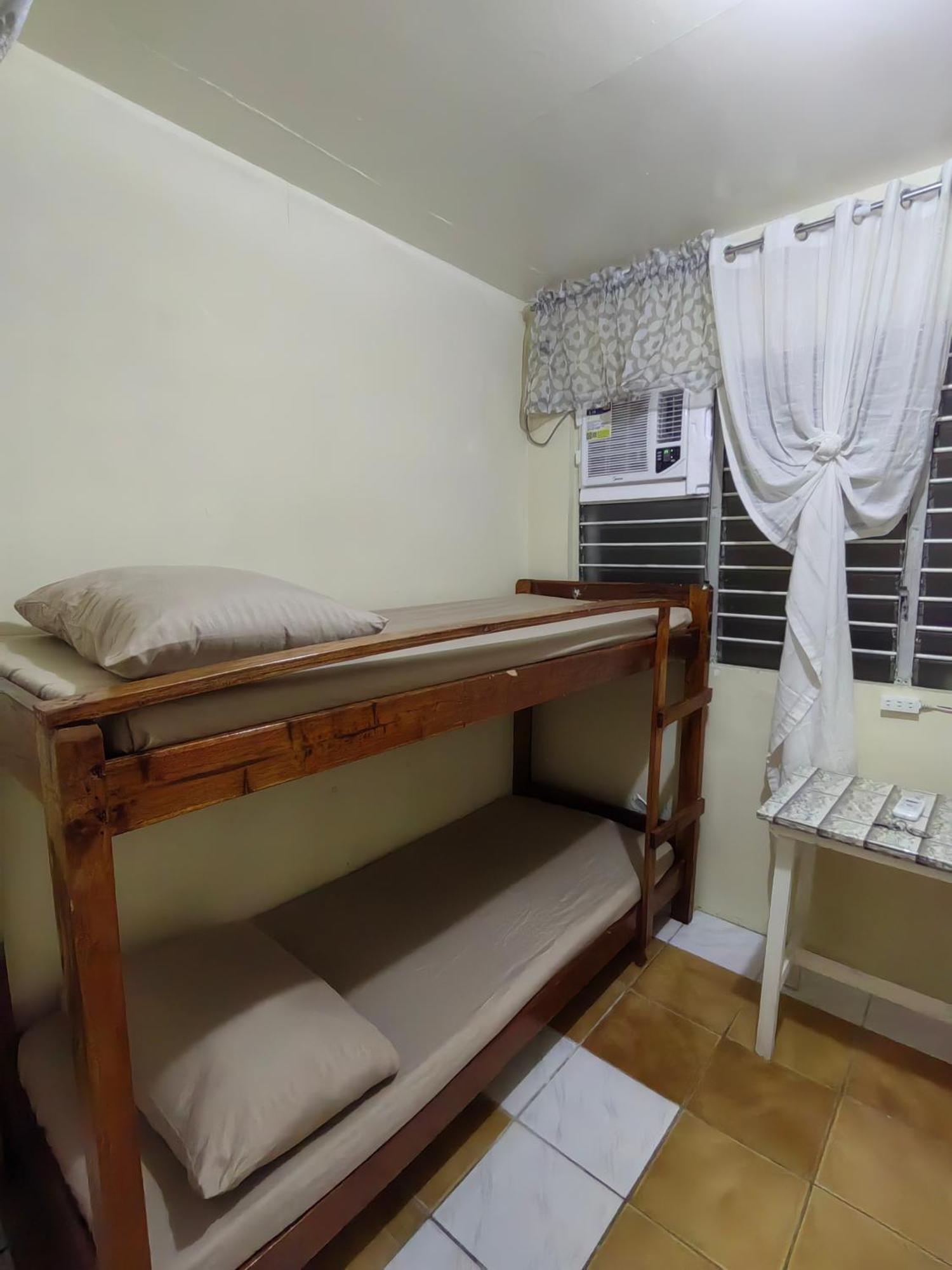 Iloilo Business Park Area Backpackers Place Aircon 2 Exteriör bild