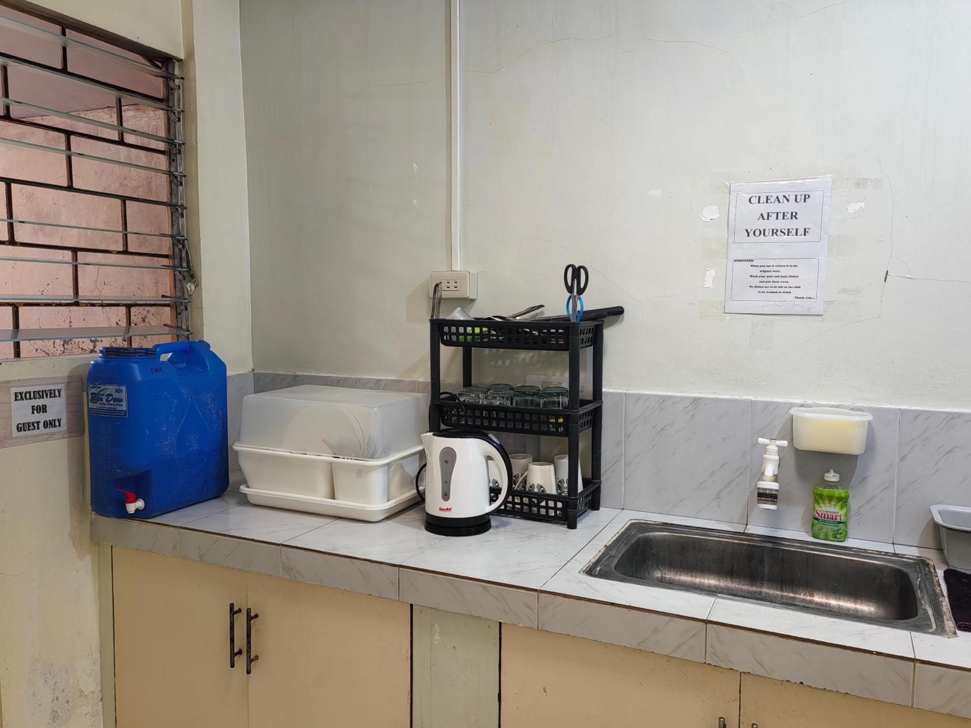Iloilo Business Park Area Backpackers Place Aircon 2 Exteriör bild